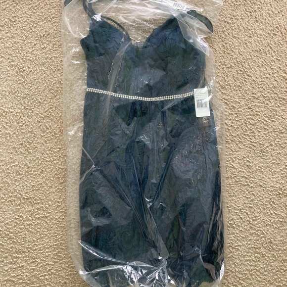 NEW (UNUSED) WOMENS DRESS: NAVY, SIZE 3 HOCO/PARTY - Picture 2 of 8